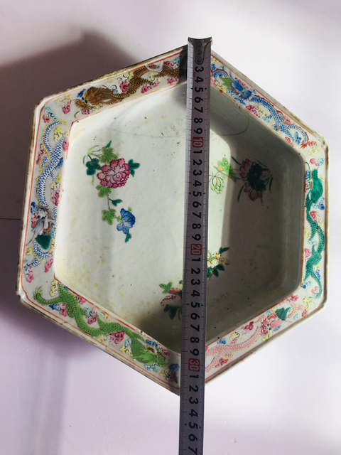 古玩陶瓷(繪畫精品)粉彩六彩龍紋六角八寶花卉大盆拍賣,當(dāng)前價(jià)格0元
