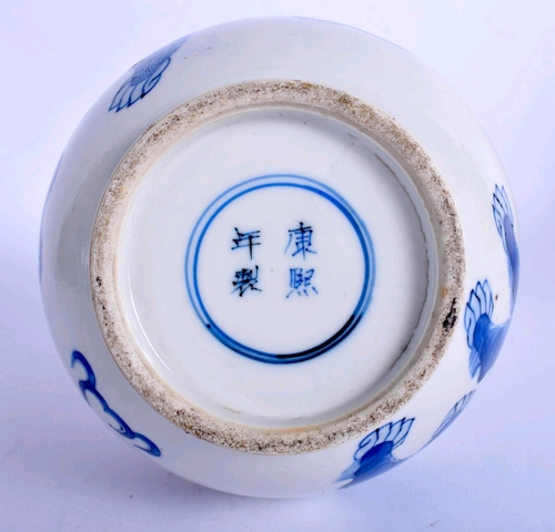 古玩陶瓷青花獅子繡球紋膽式瓶拍賣，當前價格11000元