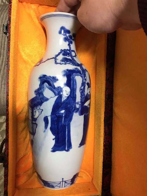 古玩陶瓷青花人物紋觀音瓶拍賣，當(dāng)前價(jià)格9000元
