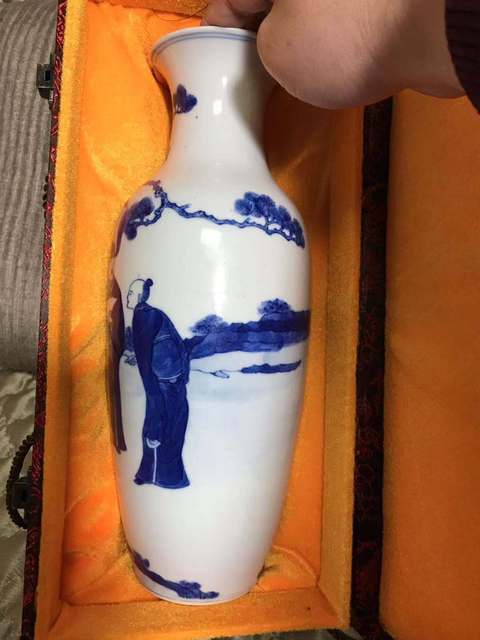 古玩陶瓷青花人物紋觀音瓶拍賣，當(dāng)前價(jià)格9000元