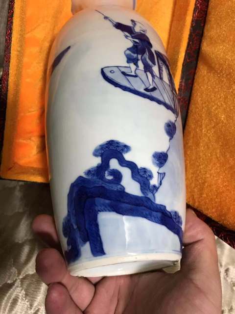 古玩陶瓷青花人物紋觀音瓶拍賣，當(dāng)前價(jià)格9000元
