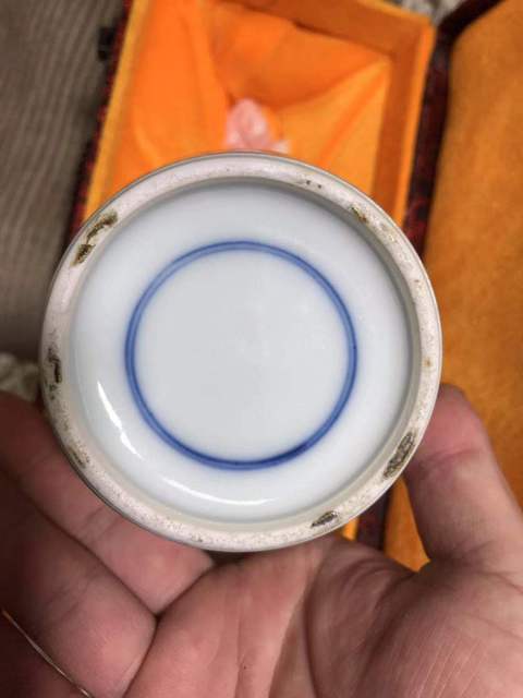 古玩陶瓷青花人物紋觀音瓶拍賣，當(dāng)前價(jià)格9000元