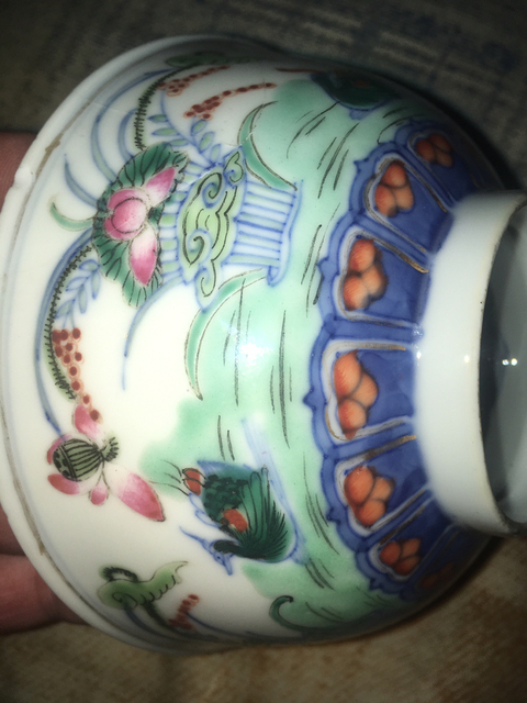 古玩陶瓷青花五彩鴛鴦荷花紋碗拍賣，當前價格6000元