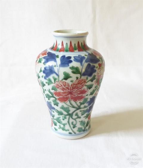 古玩陶瓷青花五彩獅子穿花紋瓶拍賣，當前價格17000元