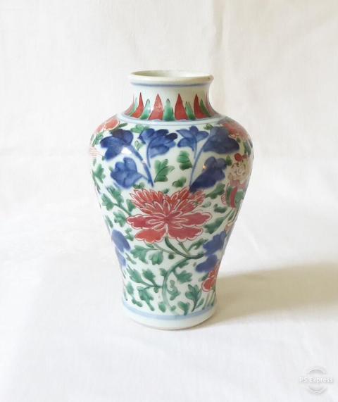 古玩陶瓷青花五彩獅子穿花紋瓶拍賣，當前價格17000元