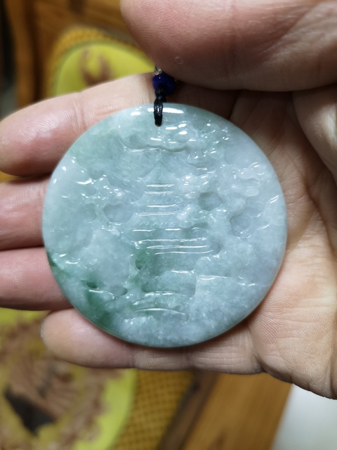 古玩玉器山水圓牌拍賣,當前價格550元