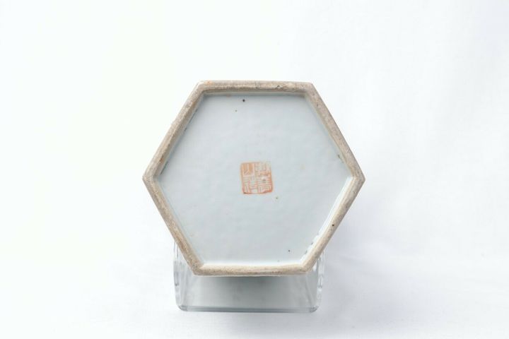 古玩陶瓷粉彩侍女人物紋六方鏤空帽筒拍賣，當前價格9680元