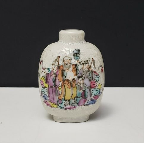 古玩陶瓷白釉軋道粉彩八仙人物故事紋鼻煙壺拍賣，當前價格9000元