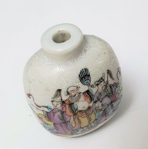 古玩陶瓷白釉軋道粉彩八仙人物故事紋鼻煙壺拍賣，當前價格9000元