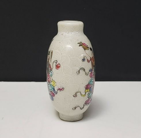 古玩陶瓷白釉軋道粉彩八仙人物故事紋鼻煙壺拍賣，當前價格9000元