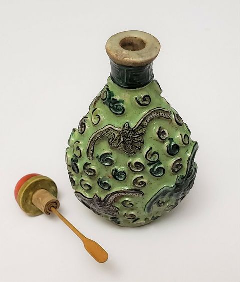 古玩陶瓷粉彩堆塑福壽紋鼻煙壺拍賣，當前價格11800元