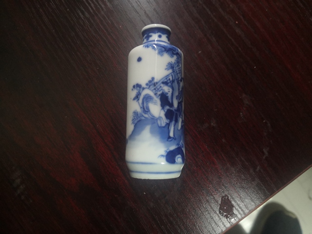 古玩陶瓷鼻煙壺拍賣，當前價格8000元