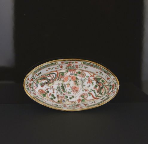 古玩陶瓷五彩鳳穿花紋橢圓型盤拍賣，當前價格7000元