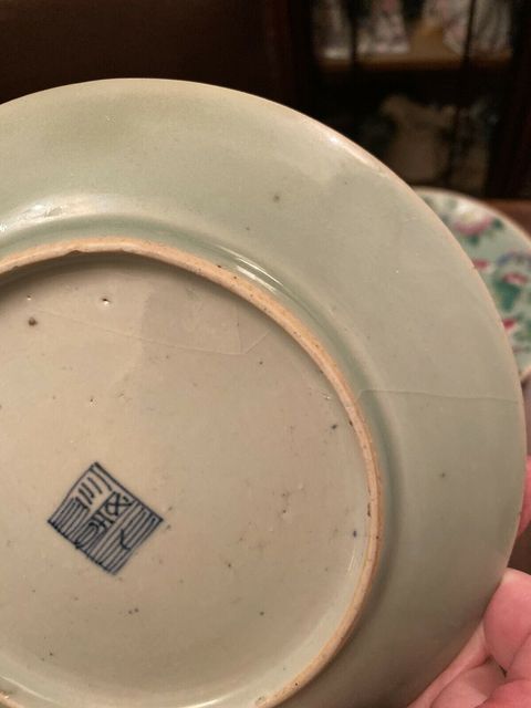 古玩陶瓷豆青釉廣彩蝶戀花紋盤拍賣，當前價格23000元