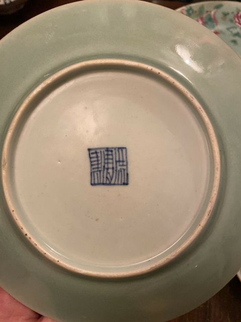 古玩陶瓷豆青釉廣彩蝶戀花紋盤拍賣，當前價格23000元