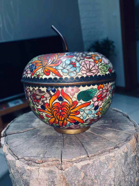 古玩陶瓷景泰藍花卉紋蘋果形蓋罐拍賣，當前價格8500元