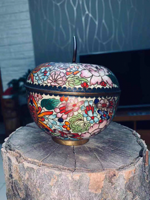 古玩陶瓷景泰藍花卉紋蘋果形蓋罐拍賣，當前價格8500元
