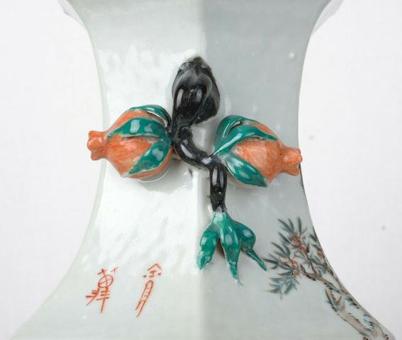 古玩陶瓷粉彩人物故事紋石榴耳六方瓶拍賣，當前價格13680元