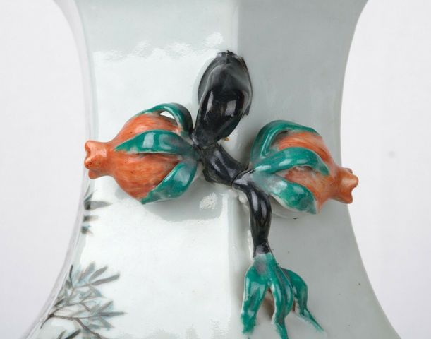 古玩陶瓷粉彩人物故事紋石榴耳六方瓶拍賣，當前價格13680元