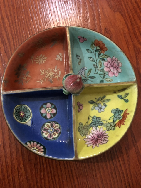 古玩陶瓷清中期風格粉彩花卉紋 格盤拍賣，當前價格9800元