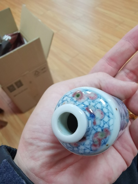 古玩陶瓷夜讀鼻煙壺拍賣，當(dāng)前價(jià)格9800元