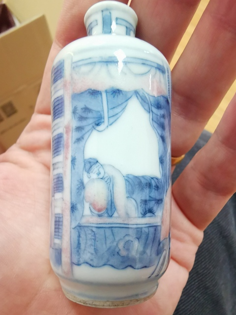 古玩陶瓷夜讀鼻煙壺拍賣，當(dāng)前價(jià)格9800元