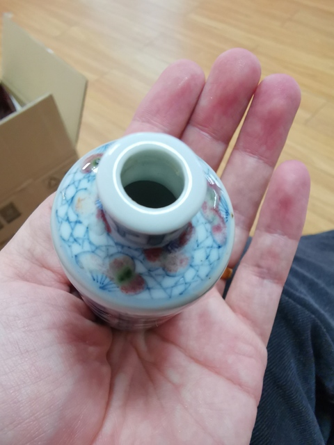 古玩陶瓷夜讀鼻煙壺拍賣，當(dāng)前價(jià)格9800元