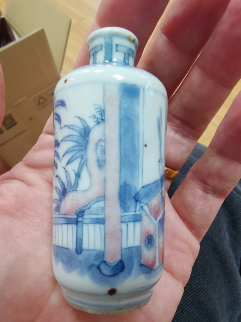 古玩陶瓷夜讀鼻煙壺拍賣，當(dāng)前價(jià)格9800元