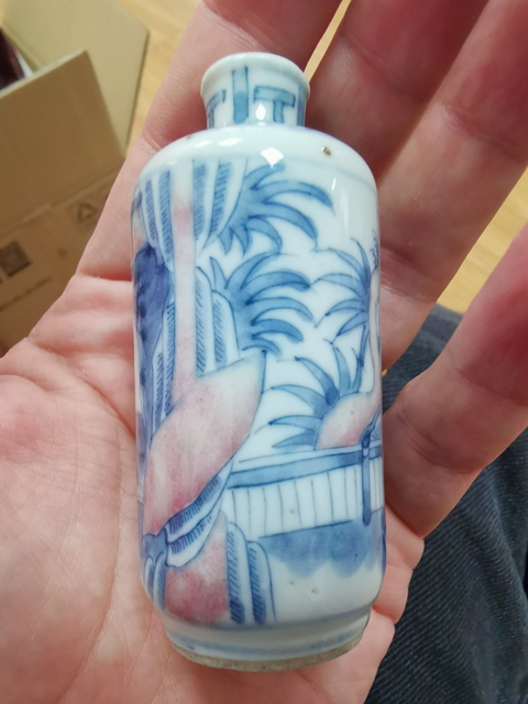 古玩陶瓷夜讀鼻煙壺拍賣，當(dāng)前價(jià)格9800元