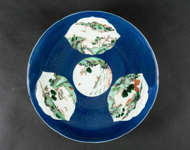 古玩陶瓷祭藍釉開窗粉彩盤拍賣，當前價格9800元