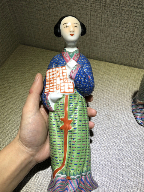 古玩陶瓷仕女粉彩塑像拍賣，當(dāng)前價(jià)格6800元