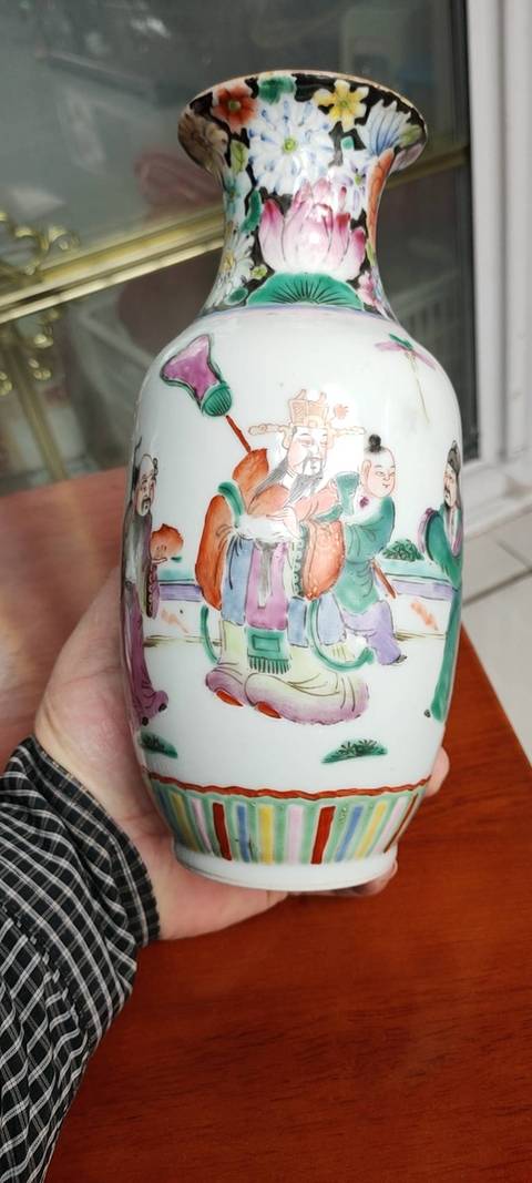 古玩陶瓷人物粉彩瓶拍賣，當(dāng)前價(jià)格5880元