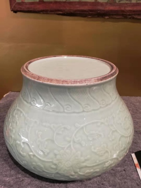 古玩陶瓷粉青釉印纏枝花卉紋扇缸拍賣，當(dāng)前價格9800元