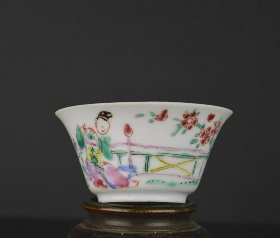 古玩陶瓷粉彩三娘教子人物故事紋小杯拍賣，當前價格3800元