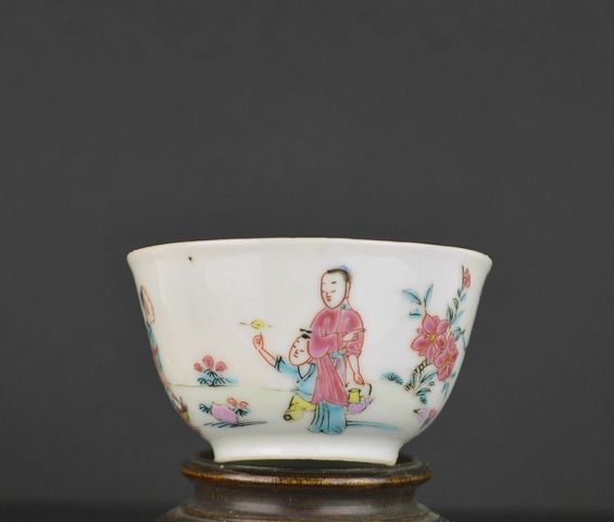 古玩陶瓷粉彩三娘教子人物故事紋小杯拍賣，當前價格3800元
