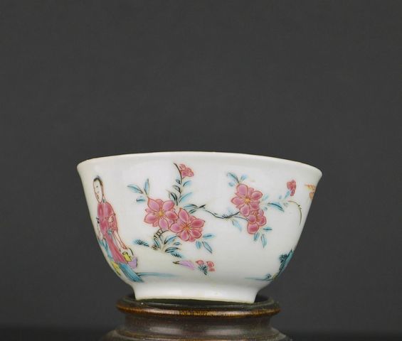 古玩陶瓷粉彩三娘教子人物故事紋小杯拍賣，當前價格3800元