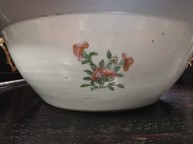 古玩陶瓷廣彩花卉人物紋盆拍賣，當前價格15000元