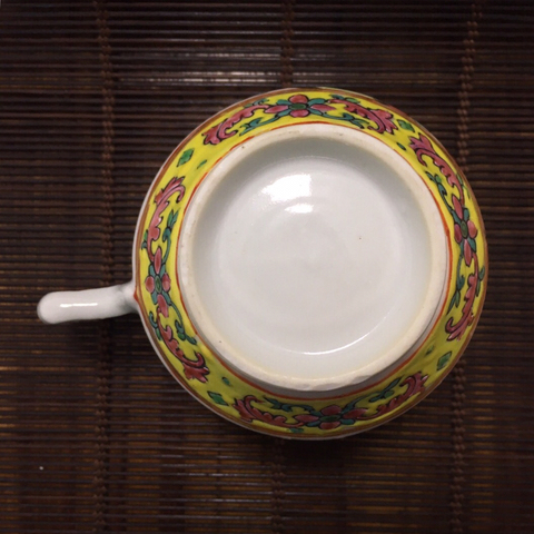 古玩陶瓷晚清·粉彩人物紋執(zhí)杯真品鑒賞圖