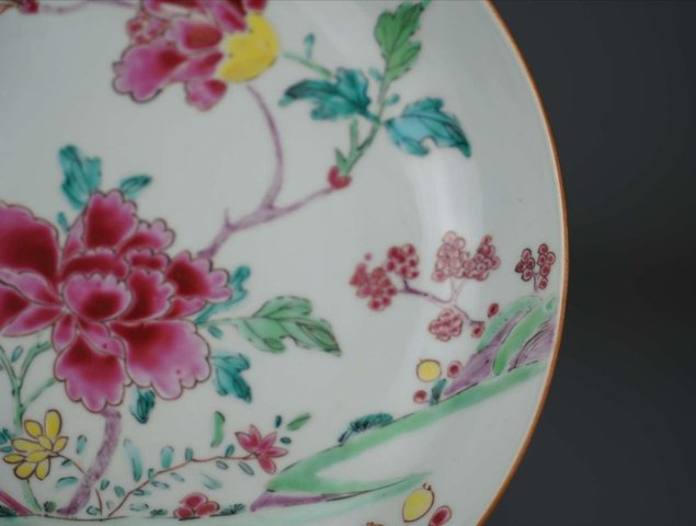 古玩陶瓷粉彩花蝶紋盤拍賣，當前價格8900元