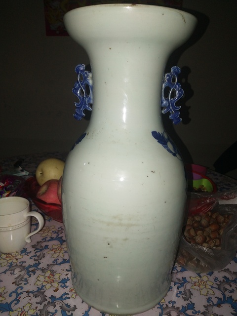 古玩陶瓷青花瓶拍賣，當(dāng)前價(jià)格9800元