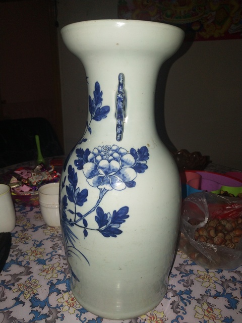 古玩陶瓷青花瓶拍賣，當(dāng)前價(jià)格9800元