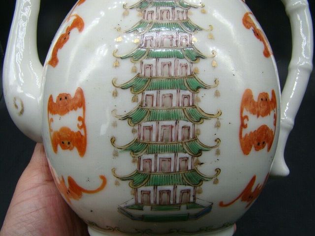 古玩陶瓷廣彩蝴蝶蝙蝠紋茶壺拍賣(mài)，當(dāng)前價(jià)格5800元