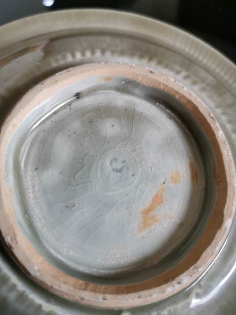 古玩陶瓷元代龍泉窯貼塑雙魚(yú)紋折沿盤(pán)拍賣(mài)，當(dāng)前價(jià)格16800元