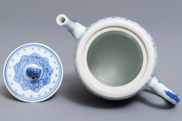 古玩陶瓷康熙青花山水人物壺拍賣，當前價格10000元