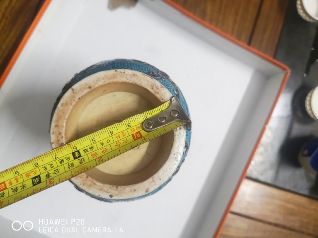 古玩陶瓷孔雀藍釉珍珠地貼塑獅子花卉紋銜耳瓶拍賣，當前價格6800元