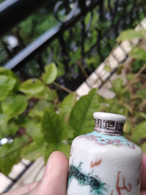 古玩陶瓷鼻煙壺拍賣，當前價格8000元