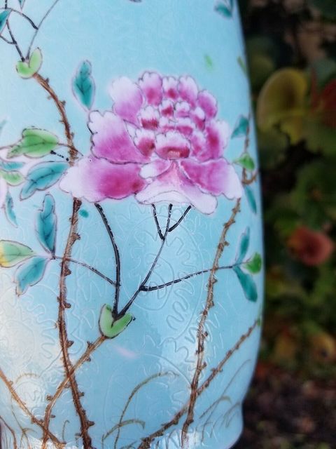 古玩陶瓷松石綠釉軋道粉彩花卉紋棒槌瓶拍賣，當(dāng)前價(jià)格13500元