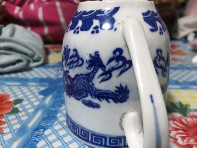 古玩陶瓷執(zhí)杯拍賣，當(dāng)前價(jià)格5000元