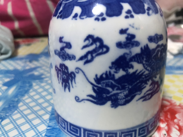 古玩陶瓷執(zhí)杯拍賣，當(dāng)前價(jià)格5000元