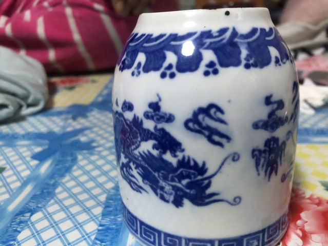 古玩陶瓷執(zhí)杯拍賣，當(dāng)前價(jià)格5000元